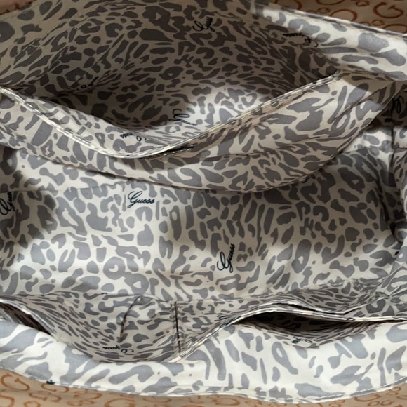 COPY - GUESS Handbag Tan Used with Shoulder strap - Picture 5 of 8